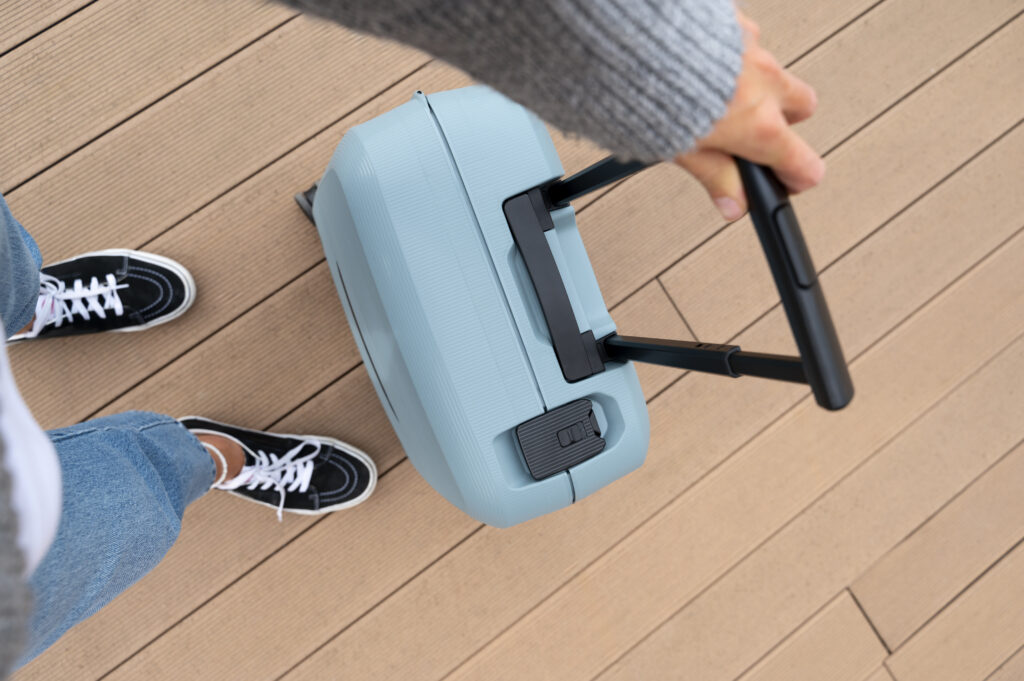 luggage locker for traveling